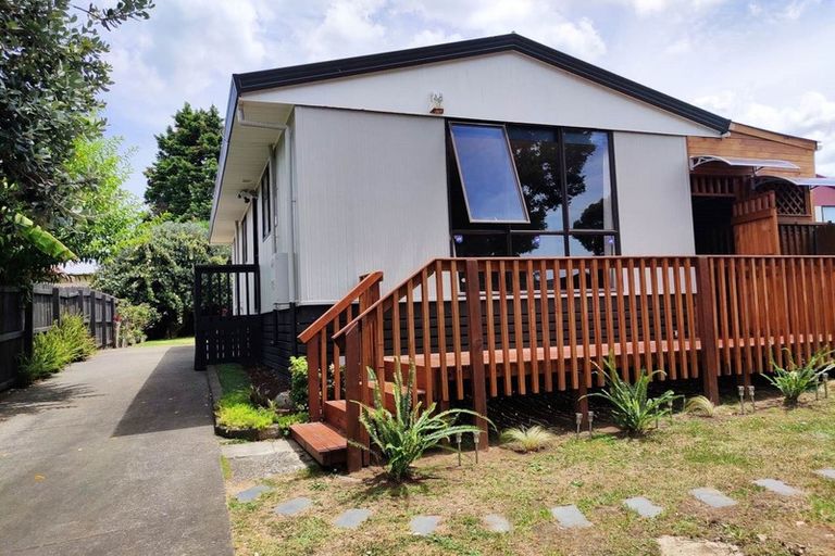 Photo of property in 2/16 Barneys Farm Road, Clendon Park, Auckland, 2103