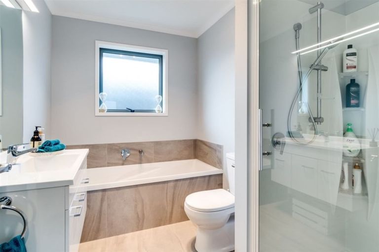 Photo of property in 24 Hurunui Drive, Te Awa, Napier, 4110