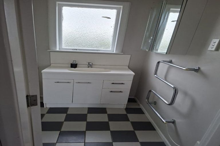 Photo of property in 18 Ranui Terrace, Tawa, Wellington, 5028