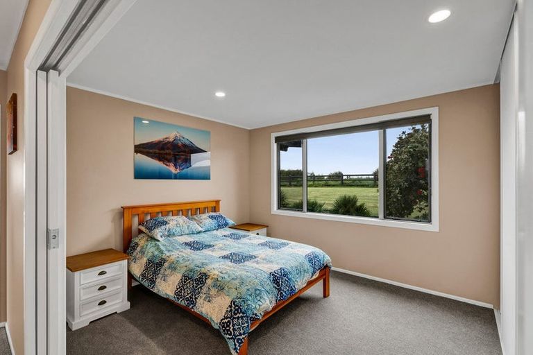 Photo of property in 100 Elsham Road, Lepperton, New Plymouth, 4373