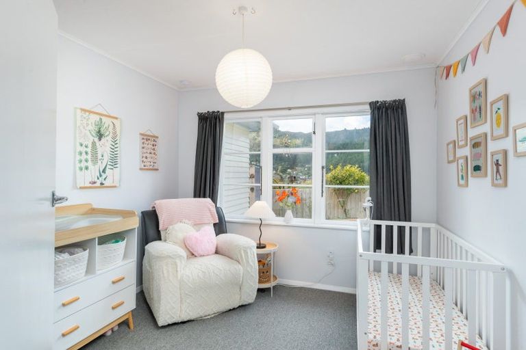 Photo of property in 27 Amundsen Grove, Stokes Valley, Lower Hutt, 5019