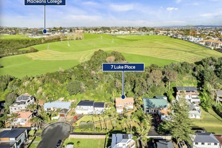 Photo of property in 7 Luke Place, Eastern Beach, Auckland, 2012