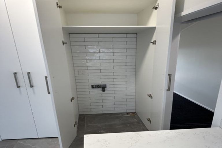 Photo of property in 2/6 Clare Place, Glenfield, Auckland, 0629