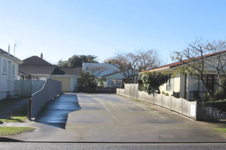 Photo of property in 48-50 Rutherford Road, Marewa, Napier, 4110