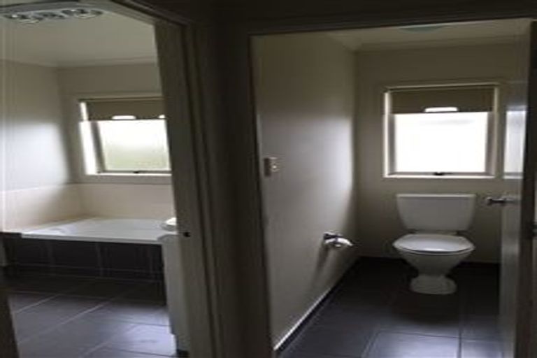 Photo of property in 12 Trevors Place, Pukekohe, 2120