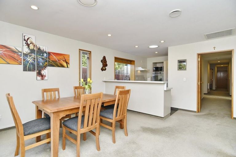 Photo of property in 31 Creese Place, Redwood, Christchurch, 8051
