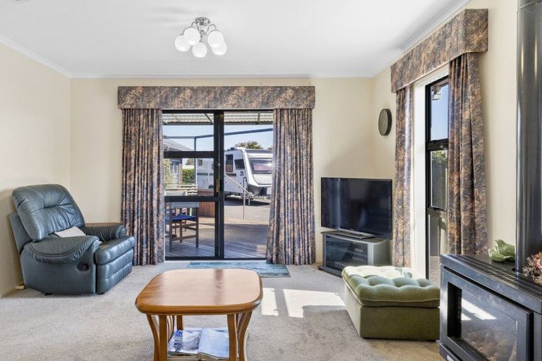 Photo of property in 14 Fairview Terrace, Waipahihi, Taupo, 3330