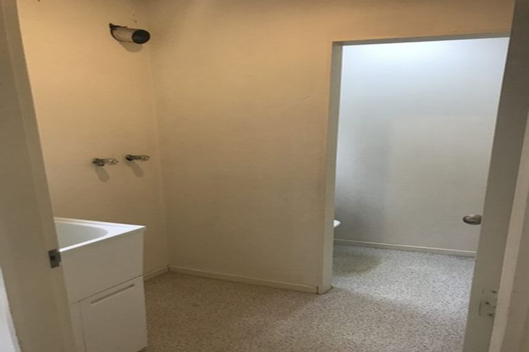 Photo of property in 1/2 Malcolm Lane, Thorndon, Wellington, 6011