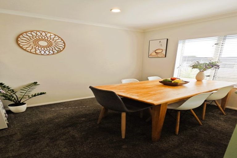 Photo of property in 98 Oaktree Avenue, Browns Bay, Auckland, 0630
