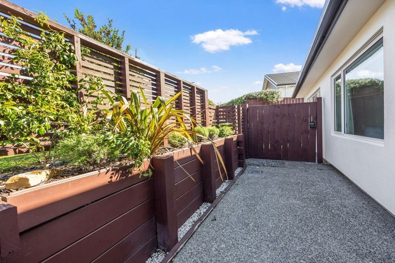 Photo of property in 47 Te Puia Drive, Aotea, Porirua, 5024