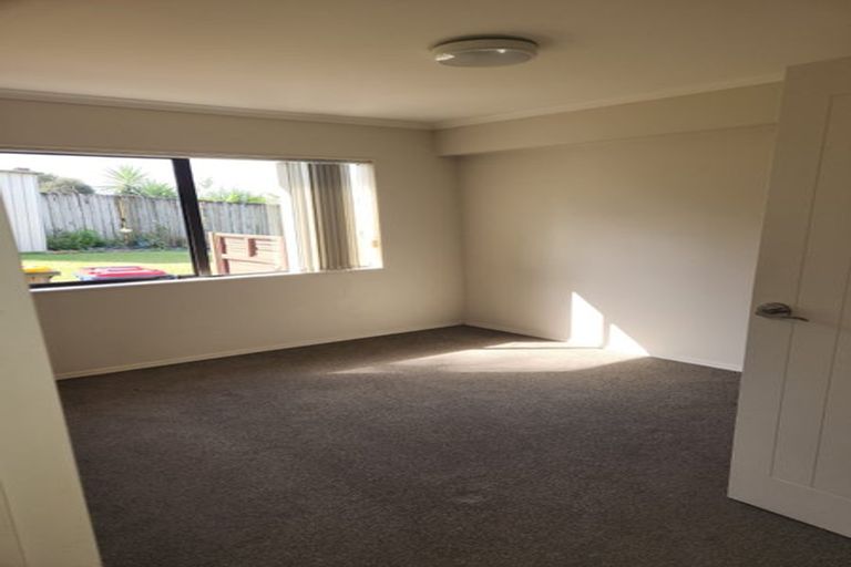 Photo of property in 15 Spoonbill Place, Unsworth Heights, Auckland, 0632