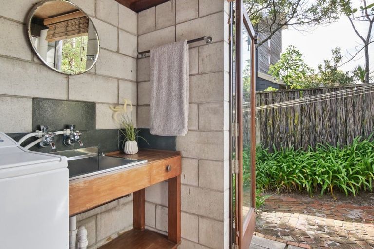 Photo of property in 135 Karewa Parade, Papamoa Beach, Papamoa, 3118