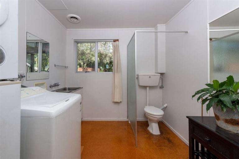 Photo of property in 32 Manly Esplanade, Browns Bay, Auckland, 0630