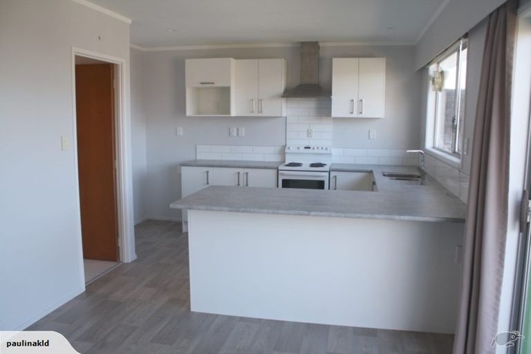 Photo of property in 2/90 East Coast Road, Milford, Auckland, 0620