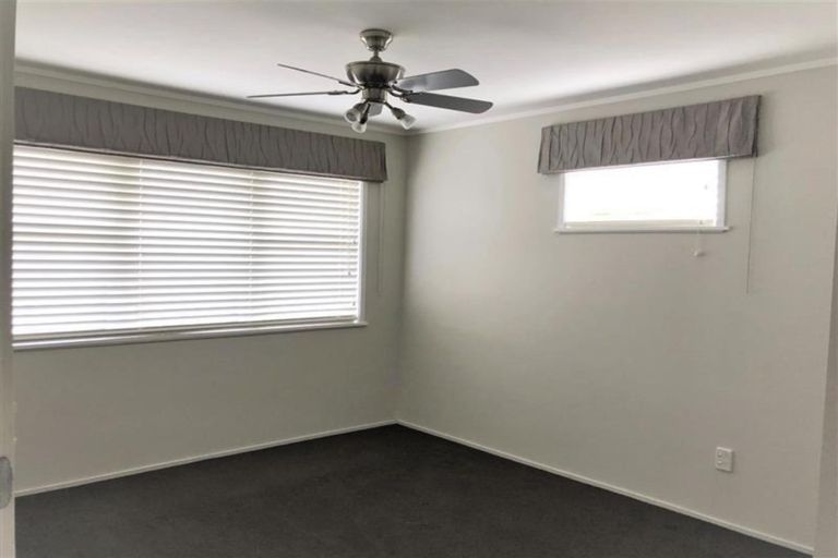 Photo of property in 30 Convair Crescent, Mangere, Auckland, 2022