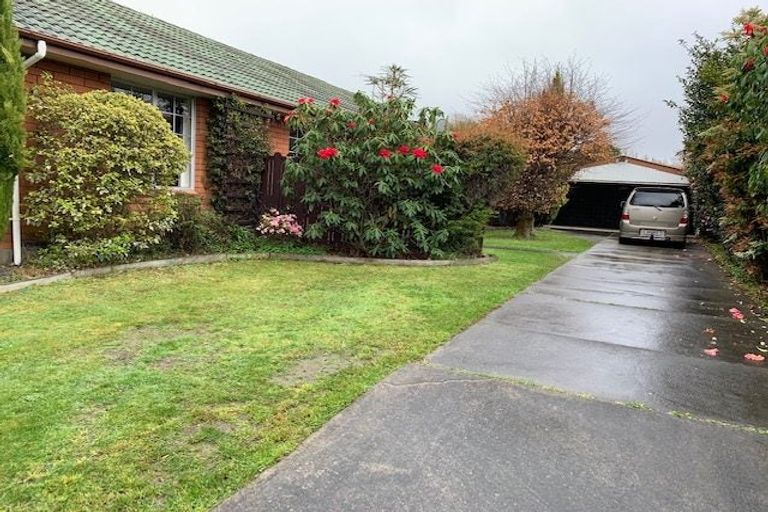 Photo of property in 17 Resolution Place, Bryndwr, Christchurch, 8053