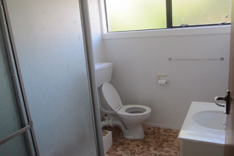 Photo of property in 2/23 Collins Avenue, Tawa, Wellington, 5028