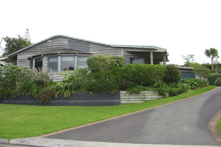 Photo of property in 16 Mcfarlane Street, Oakura, 4314