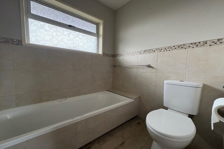 Photo of property in 21 Meadowbrook Drive, Cloverlea, Palmerston North, 4412