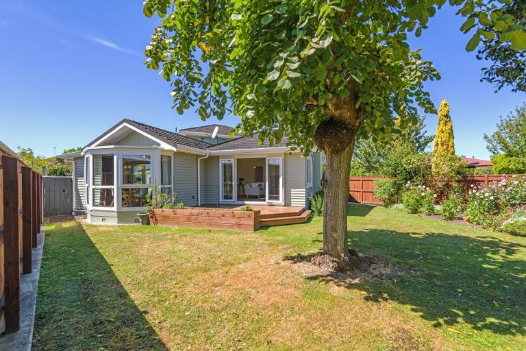 Photo of property in 1 Athlone Place, Hokowhitu, Palmerston North, 4410