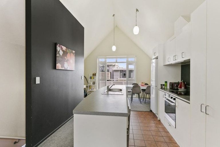 Photo of property in Pirie Street Townhouses, 18/35 Pirie Street, Mount Victoria, Wellington, 6011