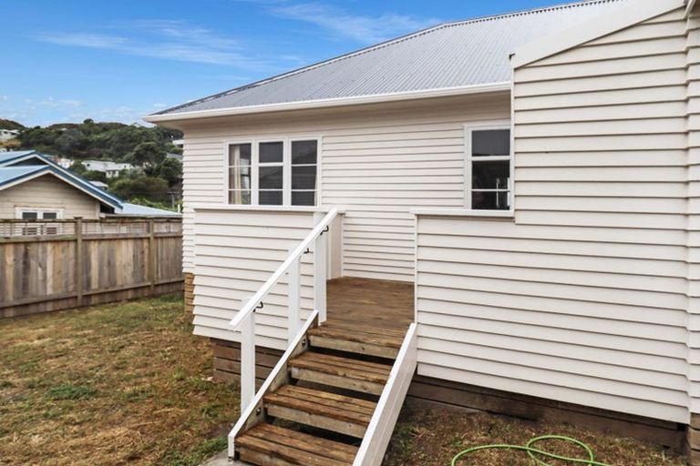 Photo of property in 31 Happy Valley Road, Owhiro Bay, Wellington, 6023