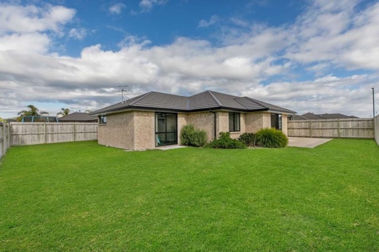 Photo of property in 37 Rainey Crescent, Papamoa Beach, Papamoa, 3118