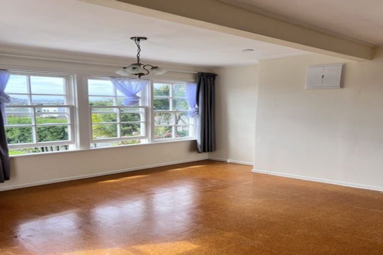 Photo of property in 54 Redlands Grove, Swanson, Auckland, 0612