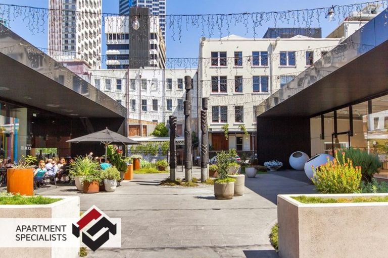 Photo of property in 30 Beach Road, Te Atatu Peninsula, Auckland, 0610