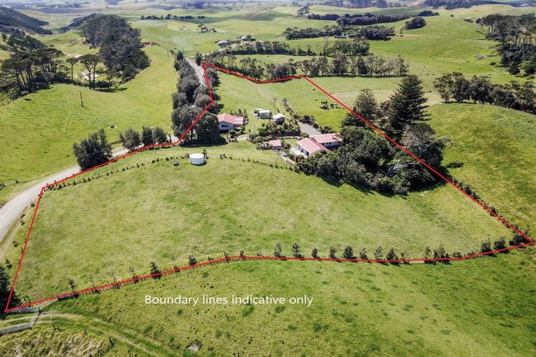 Photo of property in 476 Rehutai Road, Baylys Beach, Dargaville, 0377