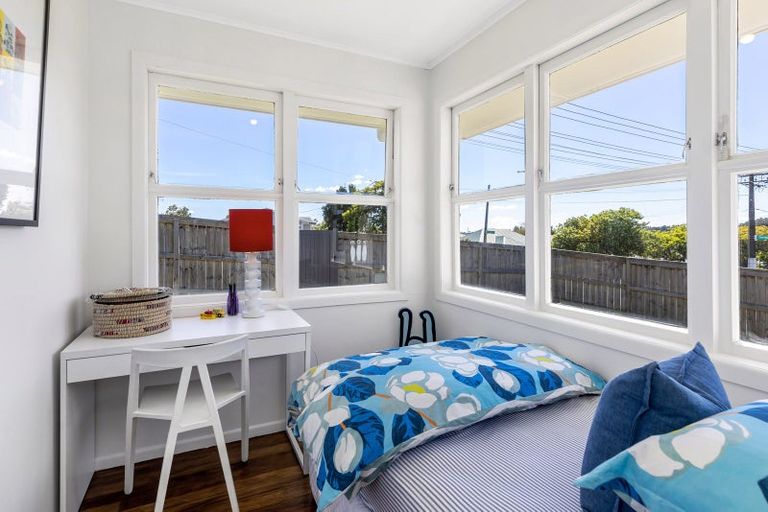 Photo of property in 40 Rosier Road, Glen Eden, Auckland, 0602