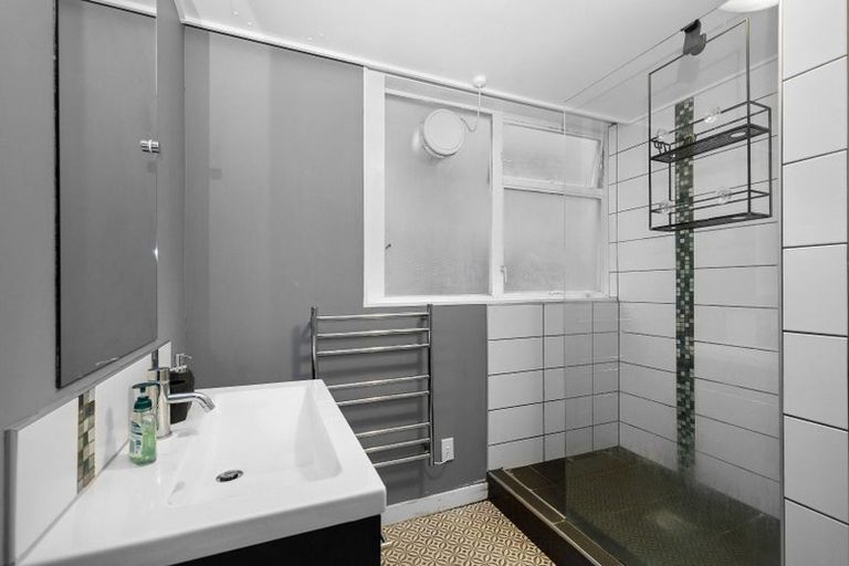 Photo of property in Greenmantle Flats, 88a Salamanca Road, Kelburn, Wellington, 6012