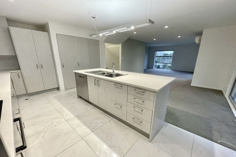 Photo of property in 5/61 Black Rock Road, Newlands, Wellington, 6037