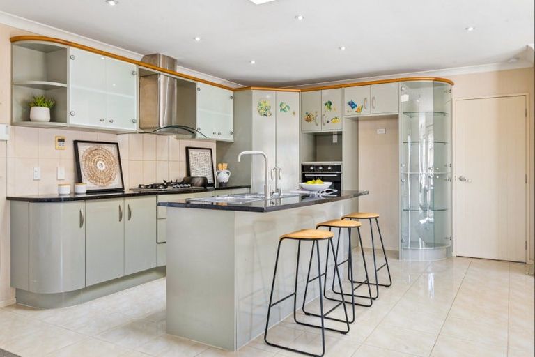 Photo of property in 14 Monash Place, Flat Bush, Auckland, 2016