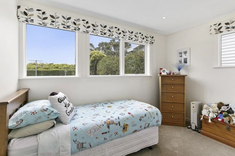 Photo of property in 35 Versailles Street, Karori, Wellington, 6012
