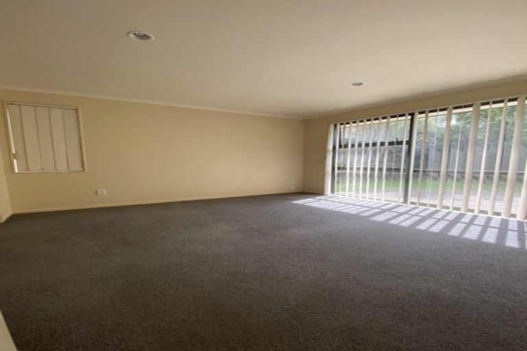 Photo of property in 6 Marbella Crescent, Oteha, Auckland, 0632
