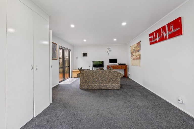 Photo of property in 92 Heta Road, Highlands Park, New Plymouth, 4312