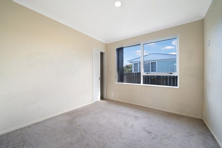 Photo of property in 79 Godley Road, Green Bay, Auckland, 0604