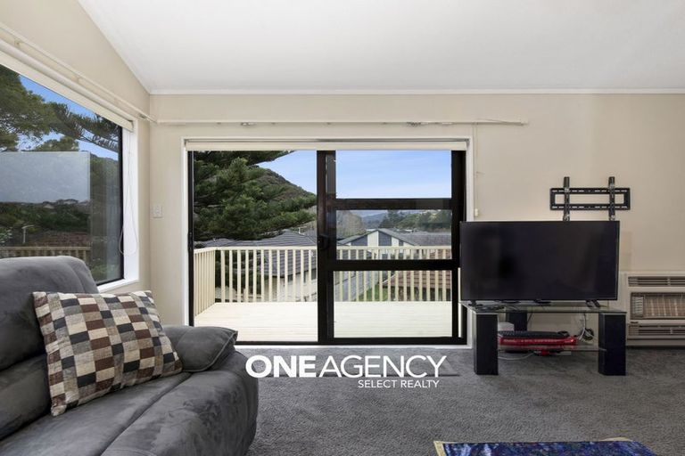Photo of property in 27a Shackle Lane, Whitby, Porirua, 5024