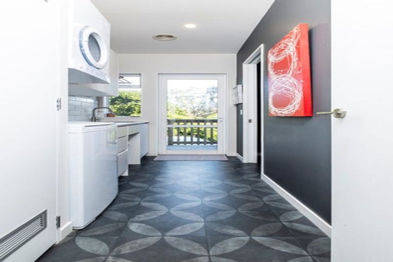 Photo of property in 31 Simla Crescent, Khandallah, Wellington, 6035