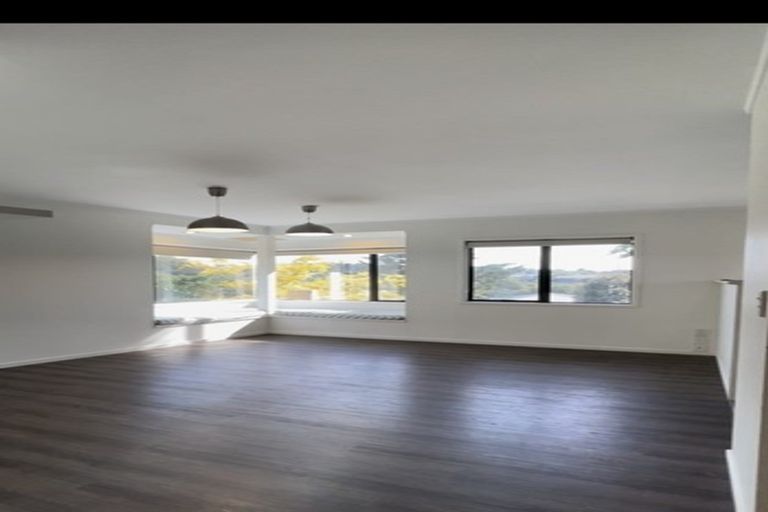 Photo of property in 2/5 Tahinga Street, Northcote, Auckland, 0627