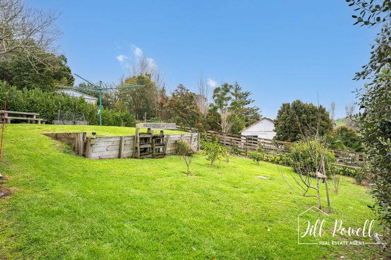 Photo of property in 13 View Street, Maungaturoto, 0520