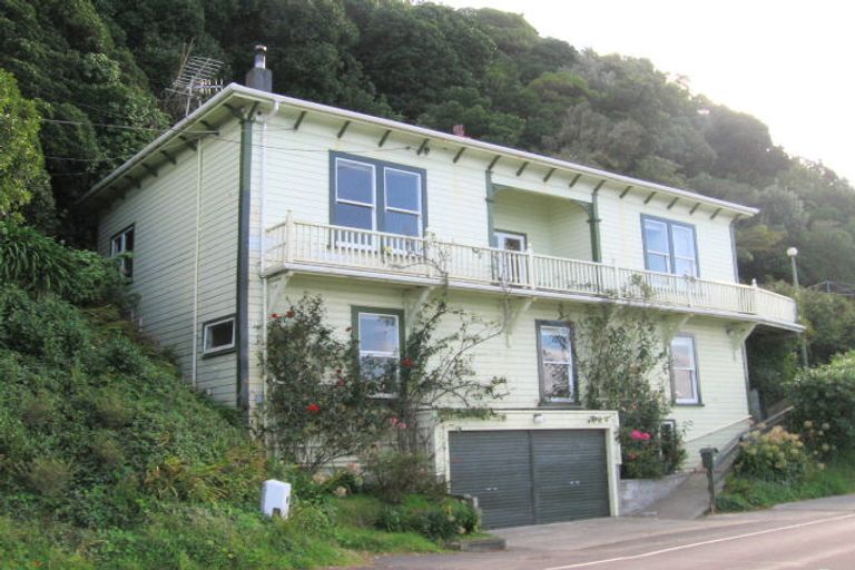 Photo of property in 427 Karaka Bay Road, Karaka Bays, Wellington, 6022