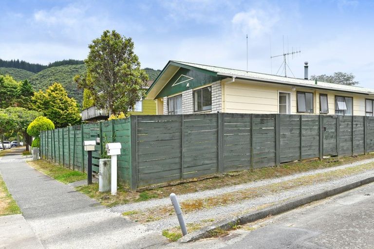 Photo of property in 1/29 Gemstone Drive, Birchville, Upper Hutt, 5018