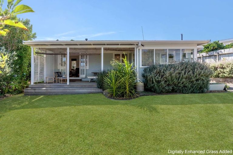 Photo of property in 45 Victoria Avenue, Waiuku, 2123
