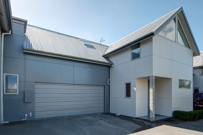 Photo of property in 2/1010 Colombo Street, St Albans, Christchurch, 8014