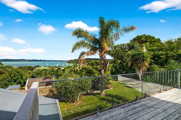 Photo of property in 8 Robertson Street, Russell, 0202