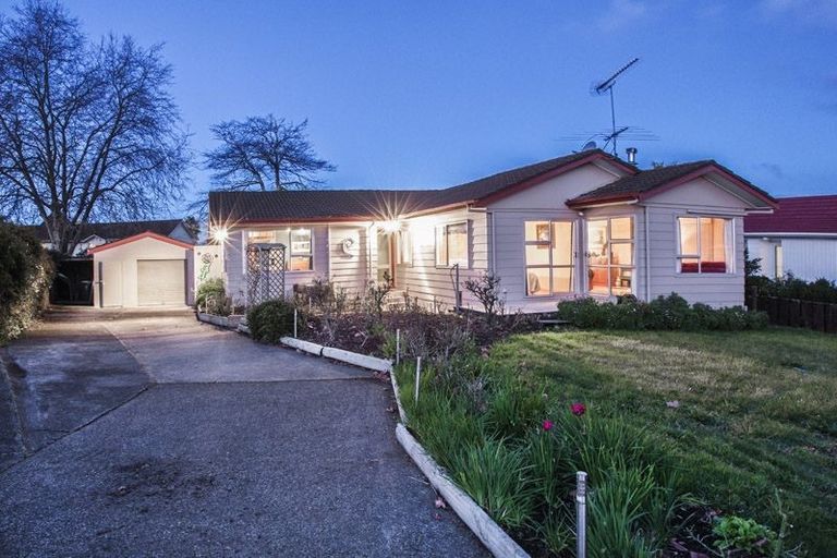 Photo of property in 21 Lisa Rise, Half Moon Bay, Auckland, 2012