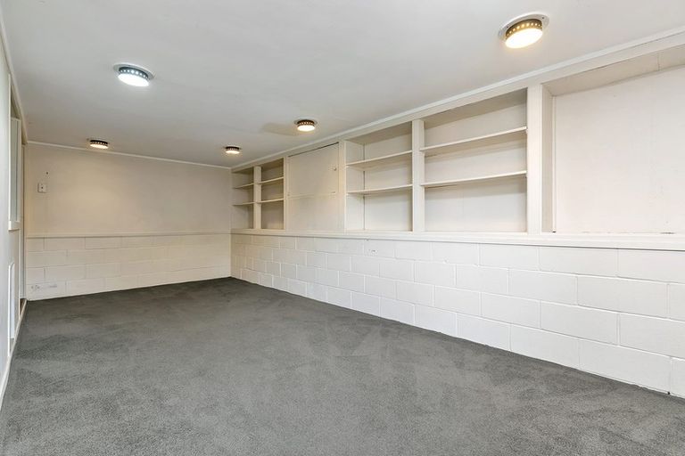 Photo of property in 1/5 Mchardy Place, Glenfield, Auckland, 0627