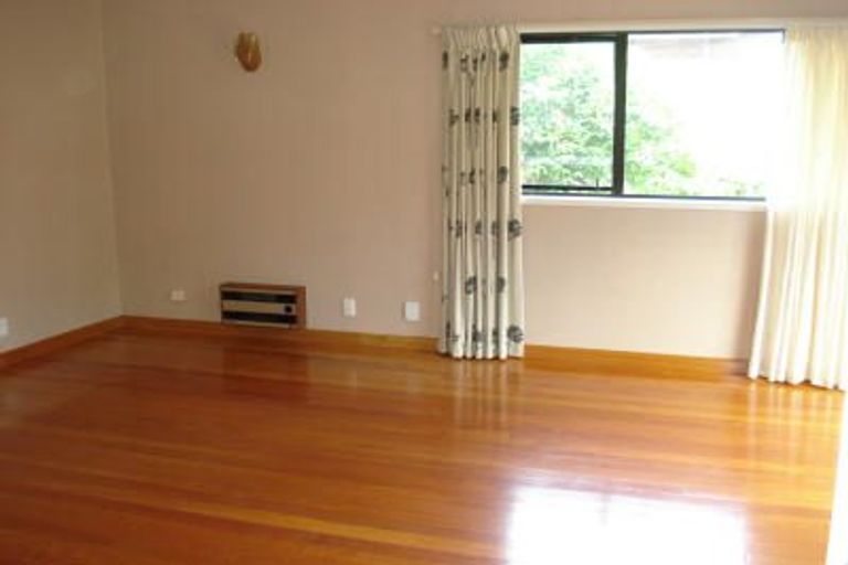 Photo of property in 25 Ravenstone Place, Chatswood, Auckland, 0626